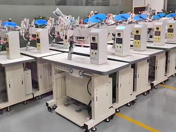 低重心型脚轮口罩机设备应用